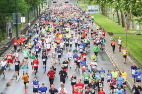Bald gibt es wieder ein Marathon-Feeling in Düsseldorf - am 27. April 2025 sind alle Laufbegeisterten eingeladen, am Uniper Düsseldorf Marathon teilzunehmen; Foto: Zanin 
