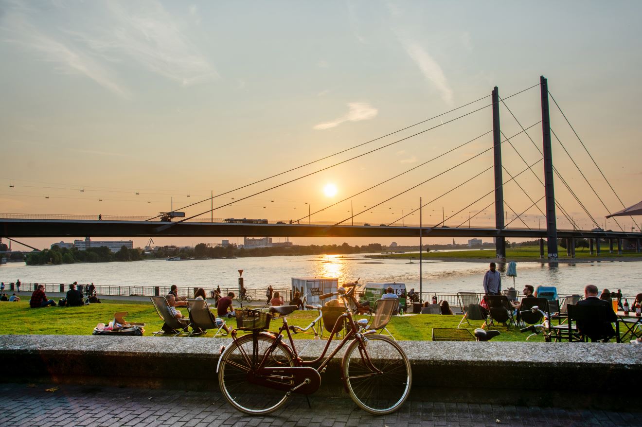 Foto von einem Fahrrad, das vor dem Standstrand in Düsseldorf abgestellt wurde