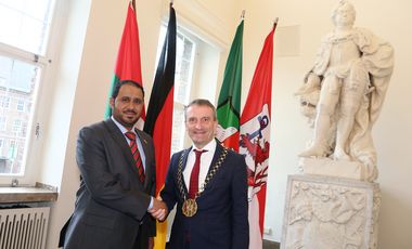Oberbürgermeister Thomas Geisel empfing Generalkonsul Dr. Salem Al Kaabi im Jan-Wellem-Saal. Foto: Lammert
