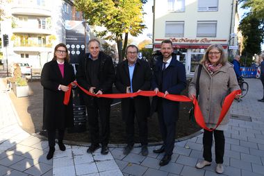 Banddurchschnitt zur Eröffnung der Mobilitätsstation an der Schloßstraße