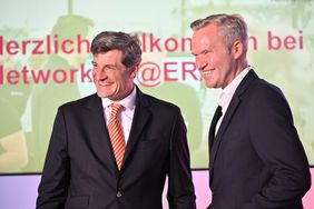 © Wirtschaftsförderung Düsseldorf: Christian Zaum, Wirtschaftsdezernent der Landeshauptstadt Düsseldorf (l.), und Mark Klein, Chief Digital Officer der ERGO Group (r.)