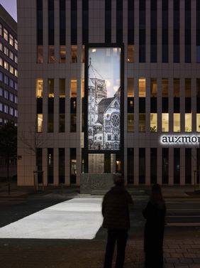 Die dauerhafte Lichtinstallation "missing link_"von Künstler Mischa Kuball: Foto: Studio Kukulies