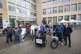 Die Lastenrad-Testaktion "Flottes Gewerbe" ist gestartet worden: Bei der Auftaktveranstaltung  in der Industrie- und Handelskammer Düsseldorf wurden die Lastenräder an die Vertreter von  acht ausgewählten Unternehmen übergeben. Foto: IHK