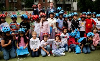 6.500 Fahrradhelme für Düsseldorfer Schülerinnen und Schüler