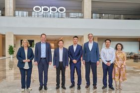 vl.n.r: komm. Leiterin Wirtschaftsförderung Annette Klerks, OB Keller, stv. Bezirksregierungschef von Yu Bei Xu Bin, OPPO Global Vice President Che Wang, Messe-Chef Wolfram Diener, OPPO stv. Generalmanager Yi Yuan, OPPO Deutschland Qian Ma. Foto: LHD