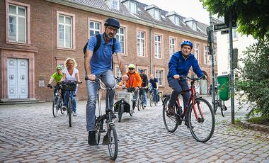 Oberbürgermeister Thomas Geisel auf Fahrradtour durch die Stadt