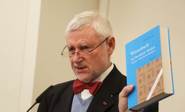 Heinrich Spohr stellte die zweite Auflage seines Buchs zur Düsseldorfer Mundart vor. Foto: Ingo Lammert