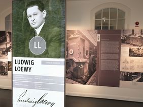 "INNOVATIV, ERFOLGREICH, JÜDISCH. Düsseldorfer Visionäre: Freundlich, Schöndorff, Loewy" ist bis zum 28. September 2025 in der Mahn- und Gedenkstätte, Mühlenstraße 29, zu sehen. Foto: Wilfried Meyer