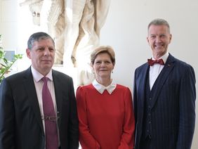 Bürgermeister Hinkel (r.). mit Prinzessin Elena von Rumänien und Dr. Iulian Costache, Kulturattaché der rumänischen Botschaft in Berlin. Foto: Wilfried Meyer