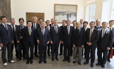 Oberbürgermeister Thomas Geisel (Mitte) mit der Delegation aus der japanischen Präfektur Shimane, Foto: Wilfried Meyer.