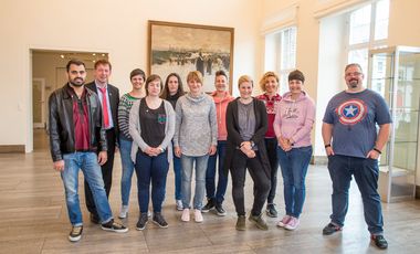 Die Outreach-Delegation des Düssel-Cups mit Stadtdirektor Burkhardt Hintzsche im Jan-Wellem-Saal