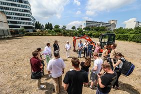 In Flingern-Süd entsteht ein neuer Pocketpark. Die Stadt entsiegelt eine ehemals als Parkplatz genutzte Fläche und baut eine öffentliche Grünanlage mit dem Charakter eines Wäldchens mitten in der Stadt.