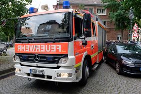 Die Feuerwehr Düsseldorf machte bei der Durchfahrt von Straßen in Oberbilk auf die Gefahr aufmerksam, die durch "Falschparker" entstehen © Landeshauptstadt Düsseldorf/Uwe Schaffmeister