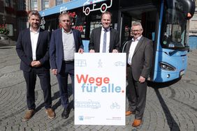 Stellten Einzelheiten zur neuen Marke "Wege für alle" vor: Rolf Neumann, CMD, Jochen Kral, Mobilitätsdezernent, Oberbürgermeister Dr. Stephan Keller und Michael Richarz, Rheinbahn (v.l.) © Landeshauptstadt Düsseldorf, David Young 