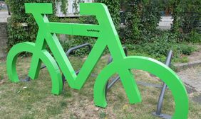 Zum Auftakt der Initiative "Fahrradstellplätze für Düsseldorf" hat die Stadt 108 neue Abstellanlagen installiert.