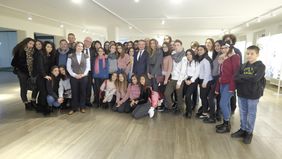 Das Städtische Wim-Wenders-Gymnasium war mit rund 30 Schülerinnen und Schülern aus Palermo zu Gast im Rathaus. Oberbürgermeister Thomas Geisel begrüßte die Gäste. Foto: Wilfried Meyer