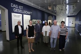 Das Kuratorenteam der Ausstellung (v.l.): Rainer Bergner, Dr. Susanne Anna, Leiterin des Stadtmuseums, Dr. Christoph Danelzik-Brüggemann und Cennet Maggiarosa vom Stadtmuseum, Dr. Anselm Faust und Zita Götte.