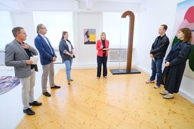 Stellten die Kunstpunkte vor (v.l.): Ralf-D. Müller, Volker M. Kroll (beide KM_159), Kunstpunktekoordinatorin Julia Köhler, Kulturamtsleiterin Angélique Tracik sowie die Kunstschöpfenden  Björn Knapp und Thea Mantwill.