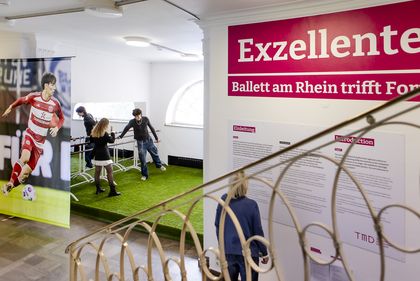 Ausstellungsansicht "Exzellente Fußarbeit", Foto: Anne Orthen