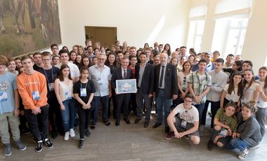 Oberbürgermeister Thomas Geisel hat eine internationale Schülergruppe des Erasmus-Projektes im Rathaus empfangen. Foto: Wilfried Meyer