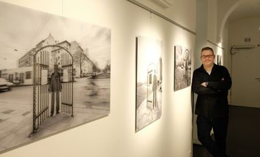 Der Düsseldorfer Fotograf Thomas Stelzmann hat sich auf die Suche im Stadtbild gemacht und eine Auswahl an Gedenkzeichen abgelichtet. Die Bilder werden in der Mahn- und Gedenkstätte gezeigt, Foto: Meyer.