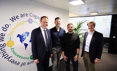 Besuch bei Cognigy (v.l.): OB Dr. Stephan Keller, Philipp Heltewig und Benjamin Mayr, Co-Founder Cognigy, und Wirtschaftsdezernent Christian Zaum © Landeshauptstadt Düsseldorf/Ingo Lammert