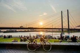 Foto von einem Fahrrad, das vor dem Standstrand in Düsseldorf abgestellt wurde