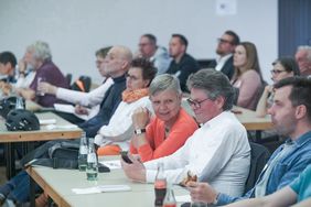 Beim ersten Bürgerdialog zur Kommunalen Wärmeplanung im Townhouse Düsseldorf konnten sich die Teilnehmenden über den Stand der Planung informieren, Foto: Gstettenbauer. 