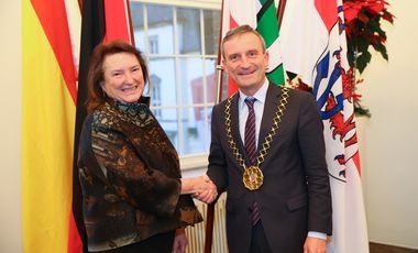 Die spanische Botschafterin, María Victoria Morera Villuendas, wurde von Oberbürgermeister Thomas Geisel im Rathaus empfangen. Foto: Melanie Zanin
