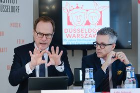 Oberbürgermeister Dr. Stephan Keller und Gesandter Rafał Sobczak, Direktor Polnisches Institut Düsseldorf, bei der Vorstellung der "Warschau Week", die vom 23. bis 30. Oktober 2024 in Düsseldorf stattfindet. Foto: Gstettenbauer