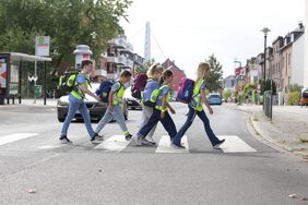 Ein gemeinsamer Schulweg zu Fuß festigt soziale Bindungen und ist gesund. © Landeshauptstadt Düsseldorf, Ingo Lammert 