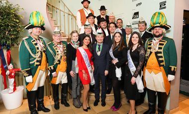 Oberbürgermeister Thomas Geisel (Mitte) hieß die spanische Delegation, unter anderem bestehend aus der Karnevalskönigin und ihren beiden Gefolgsdamen, in Düsseldorf willkommen. Foto: Zanin
