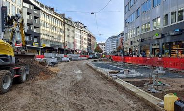 Die Bauarbeiten zum Ausbau des Radhauptwegenetzes am Teilstück "Am Wehrhahn" sind in vollem Gange. Dort wird eine Fahrradstraße eingerichtet. Fertigstellung ist im Frühjahr 2025 geplant. Foto: Amt für Verkehrsmanagement 