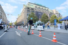 Eindruck vom E-Scooter-Parcour beim Tag der nachhaltigen Mobilität. Foto: Michael Gstettenbauer