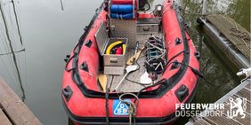 Das entwendete Rettungsboot der Feuerwehr Düsseldorf