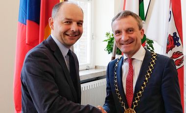Oberbürgermeister Thomas Geisel empfängt den Konsul der Tschechischen Republik, Daniel Žára. Foto: Wilfried Meyer