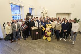 Oberbürgermeister Dr. Stephan Keller hat Rhein Fire mit einem Empfang im Rathaus für die erfolgreiche Titelverteidigung in der European League of Football geehrt; Fotos: Langer