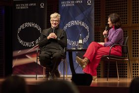 Wim Wenders berichtete von unterhaltsamen Anekdoten, die er im Zusammenhang mit seiner großen Opernleidenschaft weltweit sammeln konnte. Foto: Claus Langer