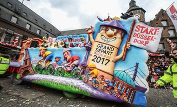 Karnevalswagen der Düsseldorf Congress Sport & Event GmbH zum Grand Départ Düsseldorf (Foto: Melanie Zanin)