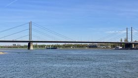 Zum Dialogforum über die Zukunft der Theodor-Heuss-Brücke lädt die Stadt am Mittwoch, 11. September, ab 16.30 Uhr in die Räume des Rheinbads 50, Europaplatz 1. Foto: Amt für Brücken-, Tunnel- und Stadtbahnbau