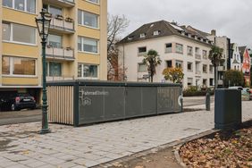 Seit Oktober 2023 gibt es an der Drususstraße bereits eine Fahrradsammelschließanlage mit Platz für zwölf private Fahrräder. Diese wurde sehr gut angenommen, sodass das Fahrradparkangebot nun um weitere Mobilitätsangebote ergänzt wurde. Foto: CMD