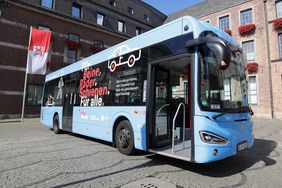 Die Rheinbahn beteiligt sich an "Wege für alle" zum Auftakt mit einem gebrandeten Bus. Foto: David Young