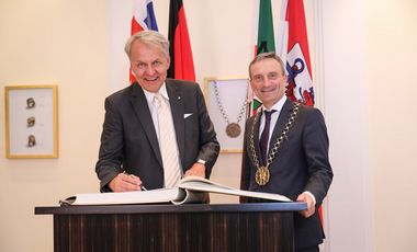 OB Thomas Geisel (rechts) mit dem Botschafter der Slowakischen Republik, Dr. Peter Lizák; Foto: Zanin