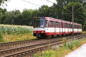 Die K-Bahn unterwegs zwischen Düsseldorf und Krefeld. Foto: Rheinbahn